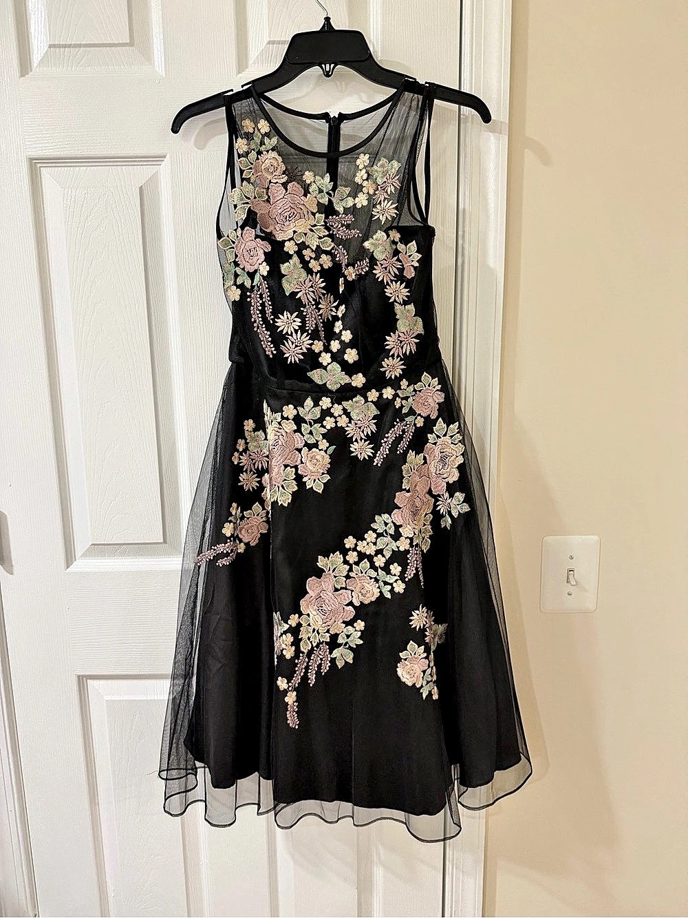 Decode18 Floral Embroidered Midi Dress Black & Pink Size 4 NWT